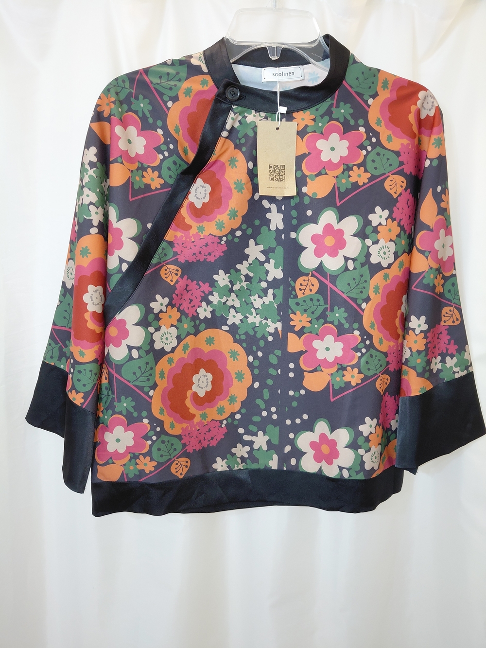 NWT Sz Small Soolinen Floral Satiny Type Material Blouse